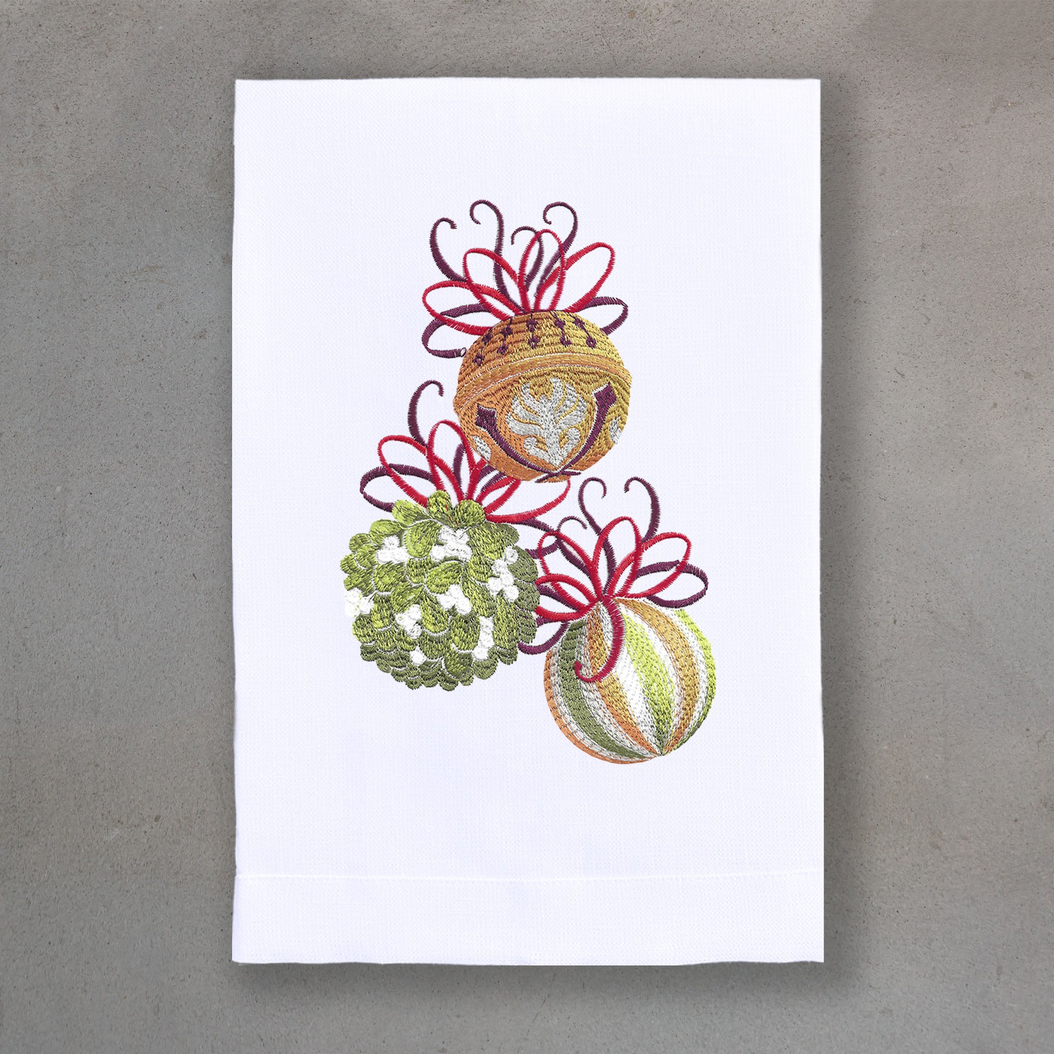 Ornament Green | White Linen